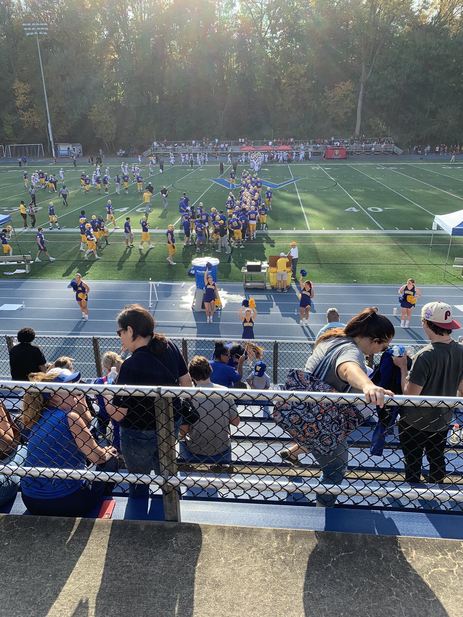 BenjaminQuach67's tweet photo. Thanks for having  me @Widener_FB @Coach_Barry it was great a great environment! Loved the campus and facilities! Great win and I appreciate the invite!! @MarcSaldana7 @BMurphyAR @CoachJWaters_ @widenercoachdoc  @CoachBossHogge @Coach_Arabia @CHWestFB1 https://t.co/0E1vpcrC9J