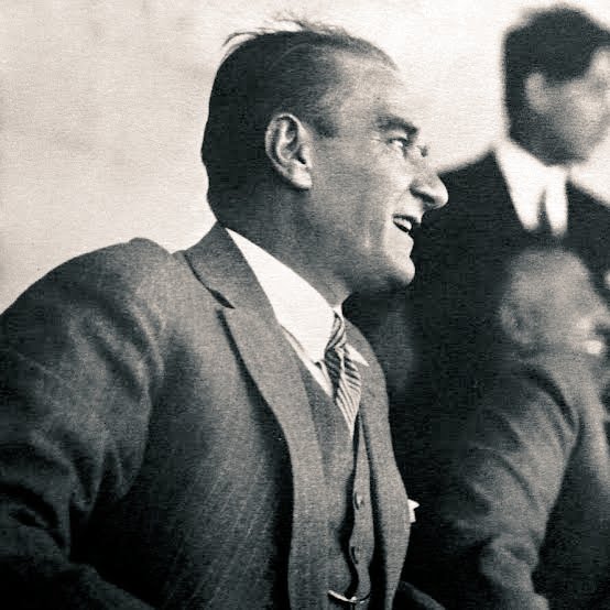 Cumhuriyetimizin 100. yılı kutlu olsun.
Yaşasın Cumhuriyet