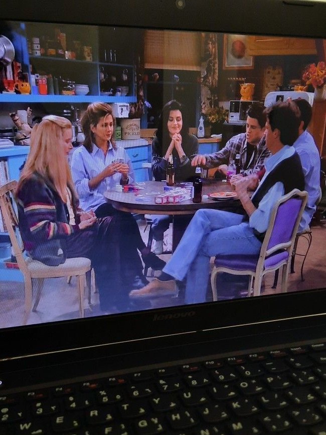 ShwetaKukreja_'s tweet image. Back in 2020, I was in a bad state mentally because I had no idea what to do with my career.

I was looking for jobs and then COVID happened.

Everything was a mess.

I was in my room all day long. Locked inside my mind.

Creating possibilities of what my future could look like.…