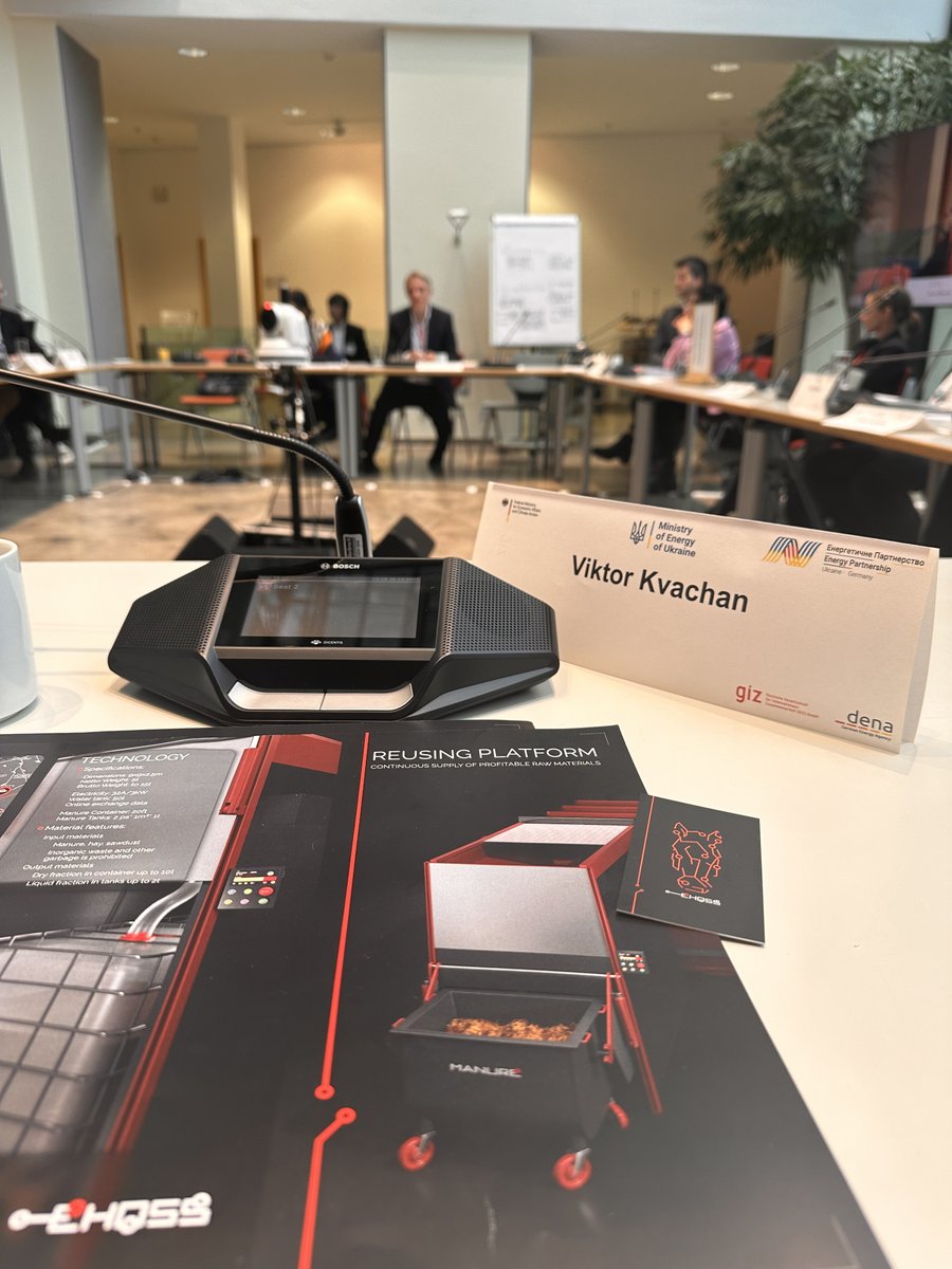 ehossofficial's tweet photo. The #EHOSS 🐴 rode in Berlin for the energy event German Energy Agency (@dena_news). It's significant that a #horse and a #cow were printed on the advertising boards.

Details:
https://t.co/g7B2JUNfRJ https://t.co/NrKr9j1KJW