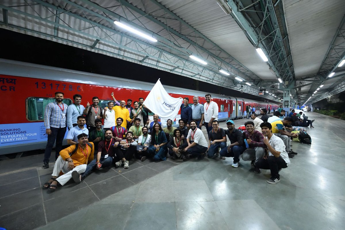 Drrksingh25's tweet image. नित उगते व अस्त 
उड़ते दबते व हो जाते थे निरस्त
उन  निःशब्द विचारो को 
मिलती जहां मात्रा 
यही हैं जागृति हरित स्वावलम्बन यात्रा 
@sidbiofficial prioritises entrepreneurial dreams aligned 2 envtt &amp;amp; sustainability. @jagritiyatra @g20org @PMOIndia @startupindia