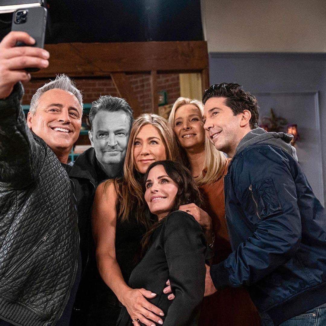 LaSessia's tweet photo. 💔 l’ll be there for you 

 #matthewperry #friends https://t.co/62n4K2F2ya