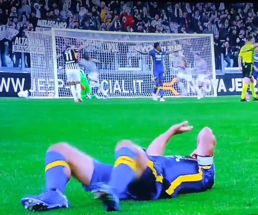 MrDeho's tweet photo. #Faraoni stai giù, stanotte si dorme un’ora in più!
#JuventusVerona
#JuveVerona
#FaraoniOut https://t.co/pGTJkW6hax