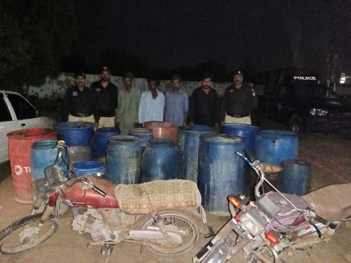 👈🏼انچارج سی آئی اے کی شراب فروش عناصر کے خلاف کامیاب کاروائی، ملزمان گرفتار،بڑی تعداد میں دیسی شراب برآمد.

👈 میرپورخاص ـ ایس ایس پی میرپورخاص عادل میمن کے احکامات کی روشنی میں انچارج سی آئی اے، انچارج ڈی آئی بی کا شراب فروش عناصر کے خلاف خفیہ اطلاع پر بڑی اور کامیاب کاروائی.