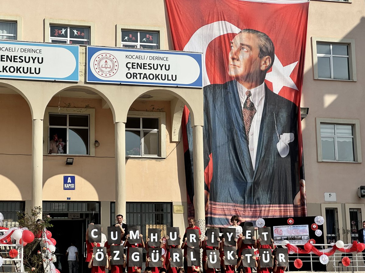 #CumhuriyetimizinYüzüncüYılıKutluOlsun 
#SonsuzaDekYaşasınCumhuriyet 
#atamizindeyiz🇹🇷🇹🇷