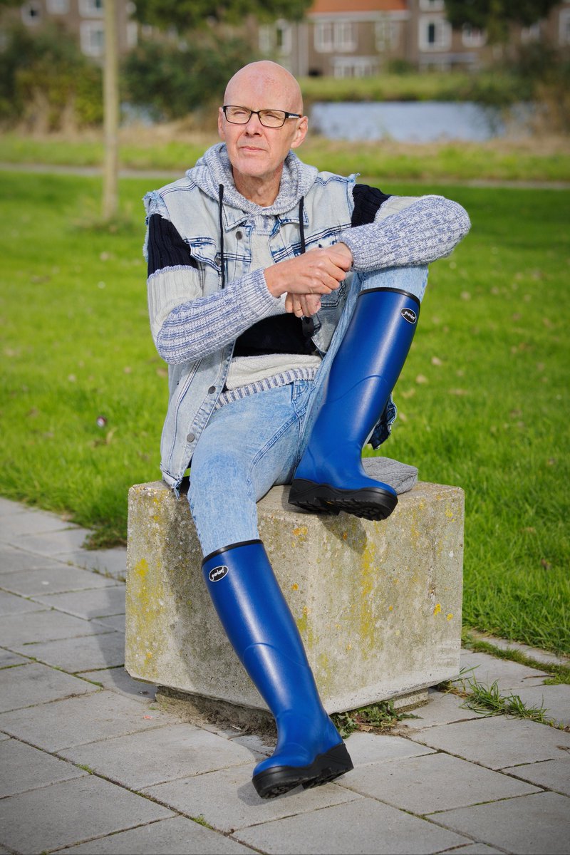 Welliesare4men2's tweet photo. Last day of this series. Stil an lot of photos to come. So multiple posts throughout the day! 📸

Have a wonderful Sunday everybody!

#Gumleaf #Norse #Wellies #Boots #Rubber #Tall #Blue #Navy #Awesome #Stunning #BeSeen #Standout #DareToBeDifferent https://t.co/TNi9futp9g