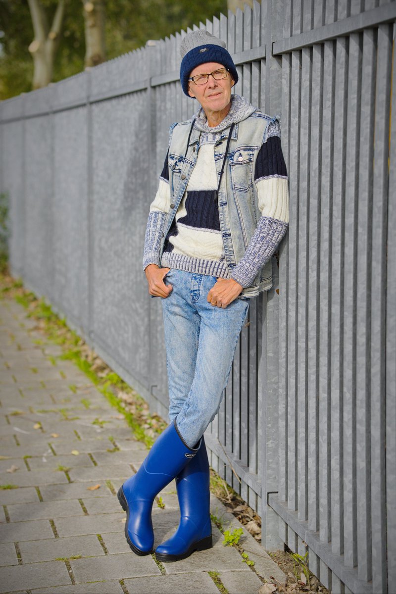 Welliesare4men2's tweet photo. Last day of this series. Stil an lot of photos to come. So multiple posts throughout the day! 📸

Have a wonderful Sunday everybody!

#Gumleaf #Norse #Wellies #Boots #Rubber #Tall #Blue #Navy #Awesome #Stunning #BeSeen #Standout #DareToBeDifferent https://t.co/TNi9futp9g