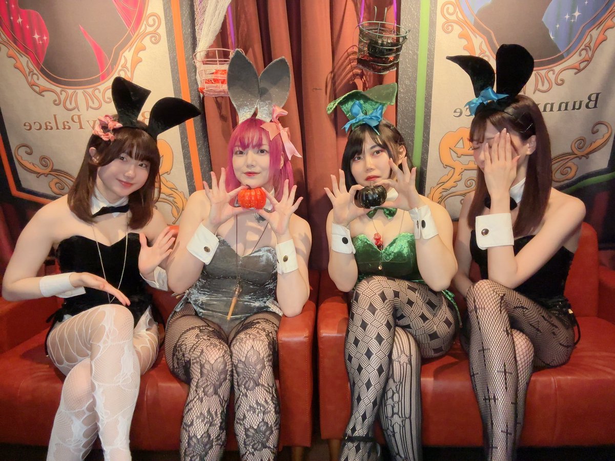 bunny_palace's tweet photo. バニーパレスオープンです！

バニパレのハロウィンイベントも今日含めてあと三日🎃
最後まで盛り上げていきましょう！

本日は23時までお待ちしております👻
#アトリエダーム　#ガールズバー
#秋葉原　#バニーガール  #シーシャ　#ハロウィン https://t.co/uYqI083iNd