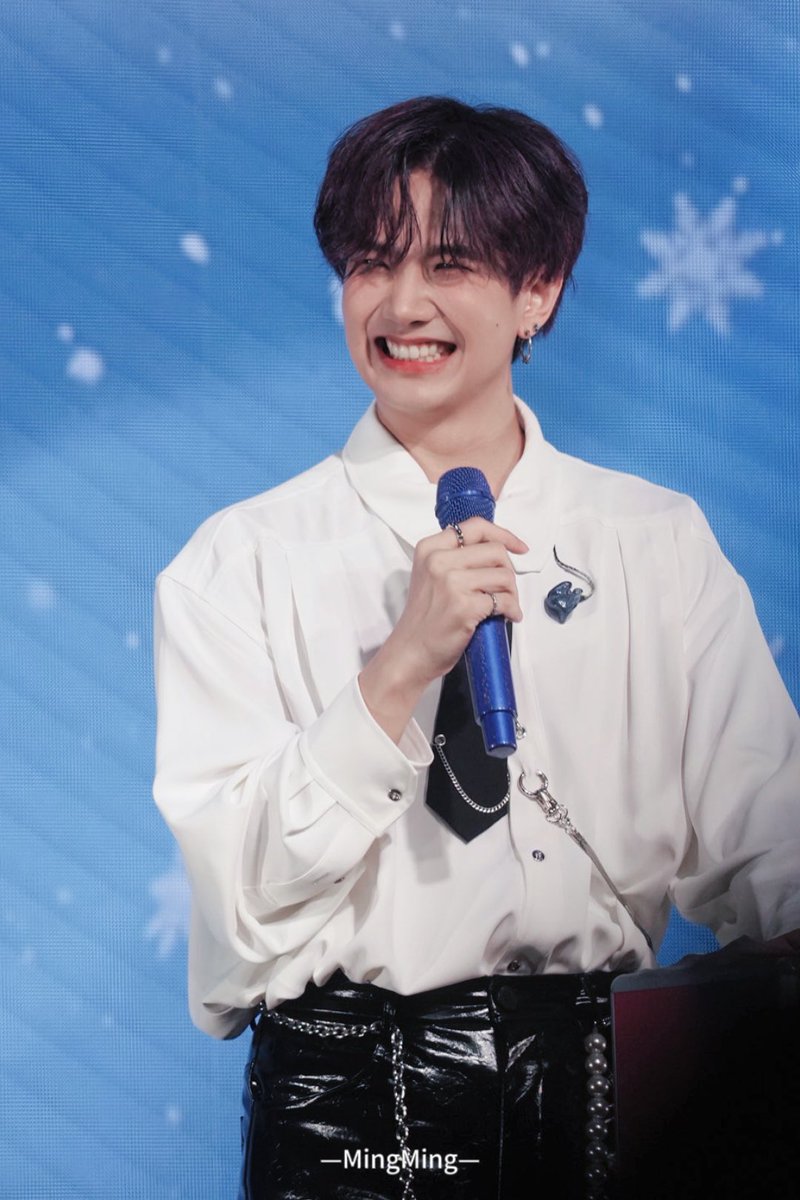 ❄️小王子下雪了

#JinJianChengHongKongFM 
#BuildJakapan
<a href="/JakeB4rever/">BIU.</a>
