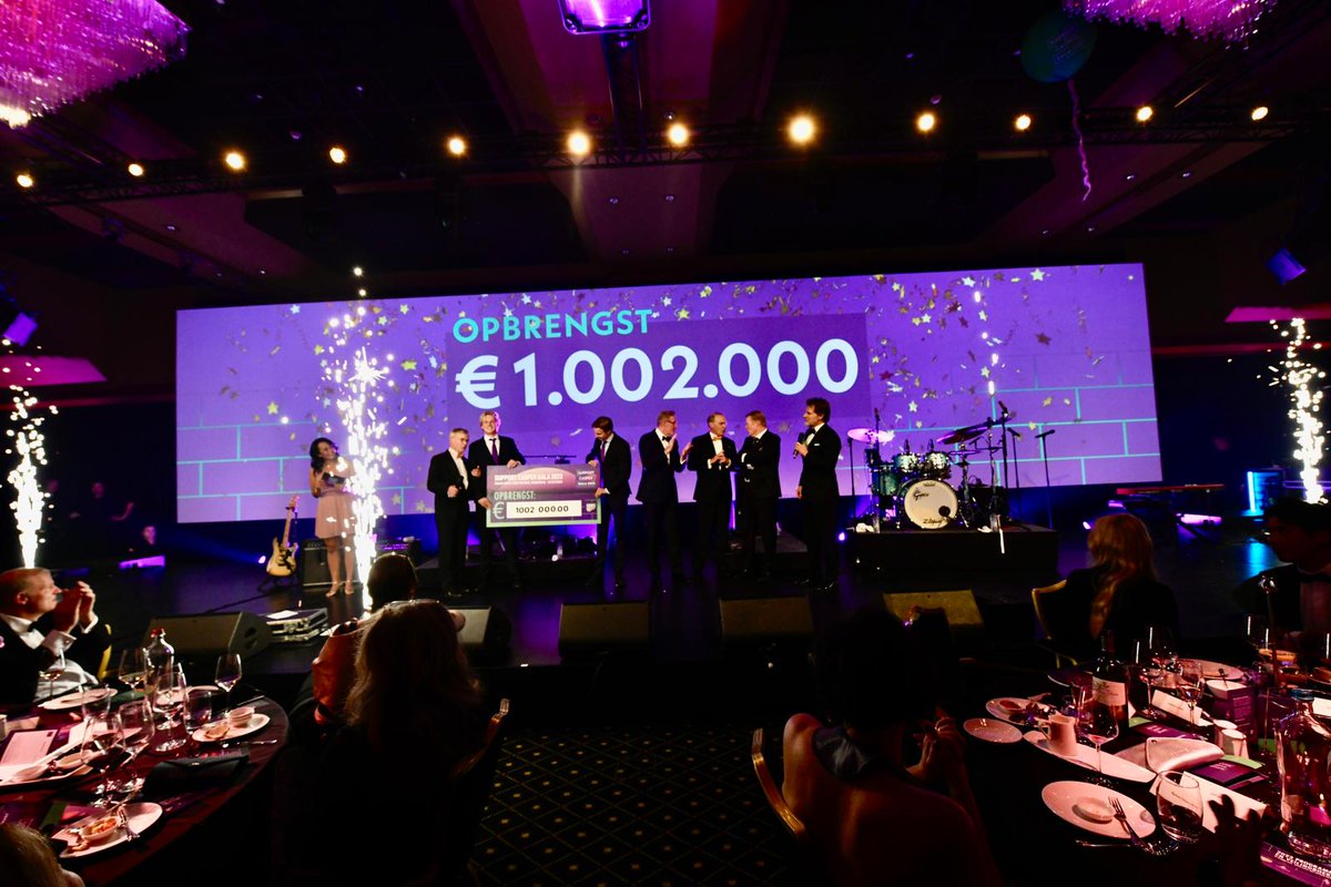 SupCasper's tweet image. Gisteravond vond het #SupportCasperGala plaats. Een geweldig feest met een traan en een lach. Dankbaar voor tafelkopers, donateurs en gulle bieders. Samen €1.002.000 gedoneerd voor onderzoek met dendritische celtherapie.