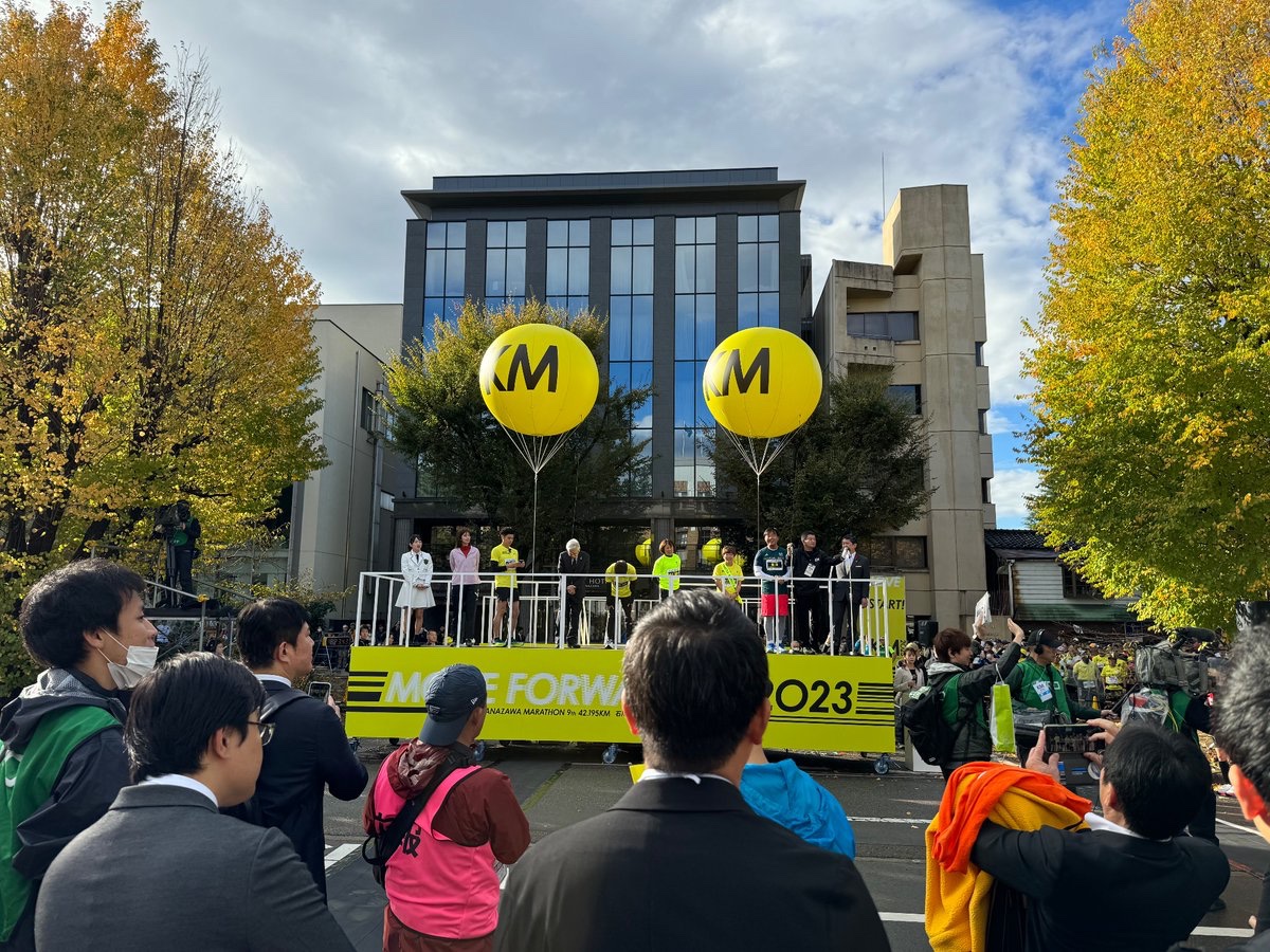 Ita_city_run's tweet photo. 金沢マラソン2023のスタートセレモニーに出席させていただきました✨
ランナーの皆様の力強い走りは、本当に格好良く、たくさんの勇気と感動をいただきました‼️
事務局の皆様も大会運営、本当にお疲れ様でした。
#KM23
#板橋Cityマラソン https://t.co/jHgi1WR6Ji