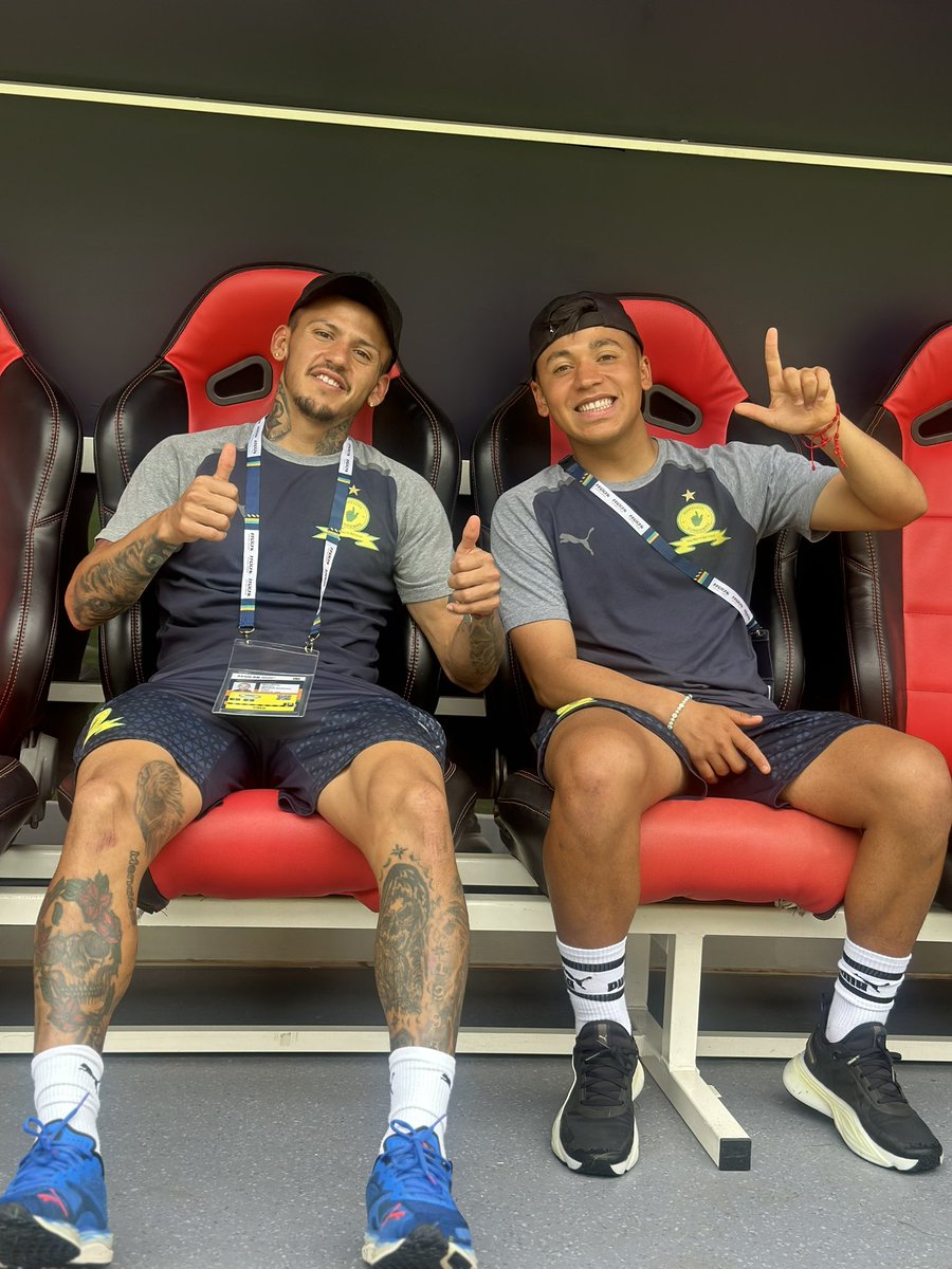 DiscoNicholas's tweet photo. Happy Mamelodi Sundowns Day.
Happy Rulani Ball Day.
We are Mamelodi Sundowns and We are not Apologetic about the Team  Dominance and Success  
🇿🇦🇿🇦🇿🇦🇿🇦🇿🇦🇿🇦 💛💛💛💛👆👆👆👆
#PHDCoaching #Sundowns #AFL https://t.co/F5ST4Hb5aP