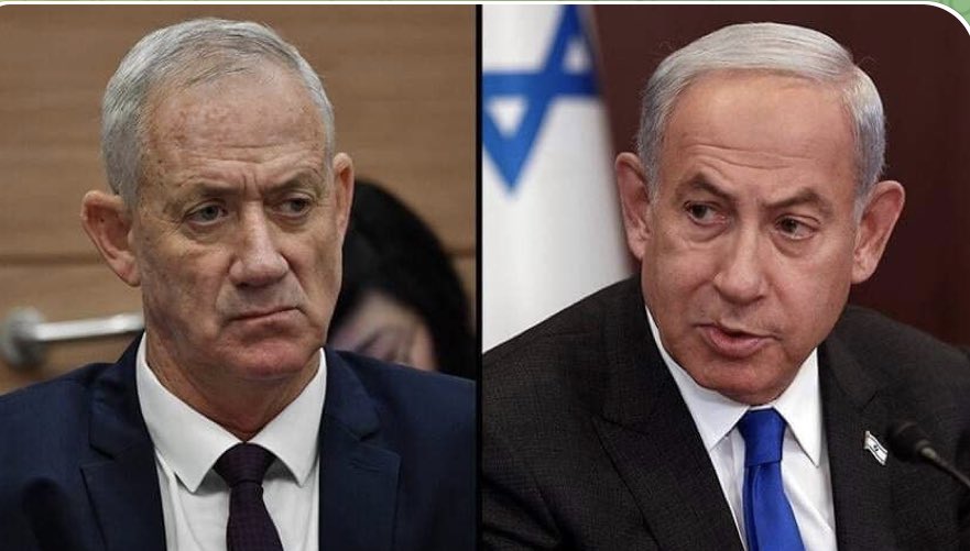 الحرب الداخلية في إسرائيل سوف تبدأ في اليوم الذي ستتوقف فيه معركة #طوفان_الأقصى لكنهم بدؤوا مرحلة اللوم والخلاف الآن فقد تنصل نتنياهو من الفشل الأمني واتهم الاستخبارات والشاباك بالمسؤولية،فهاجمه وزير دفاعه غانتس وطالبه بالتراجع عن اتهاماته وإعلان تحمل المسؤولية فرضخ نتنياهو واضطر