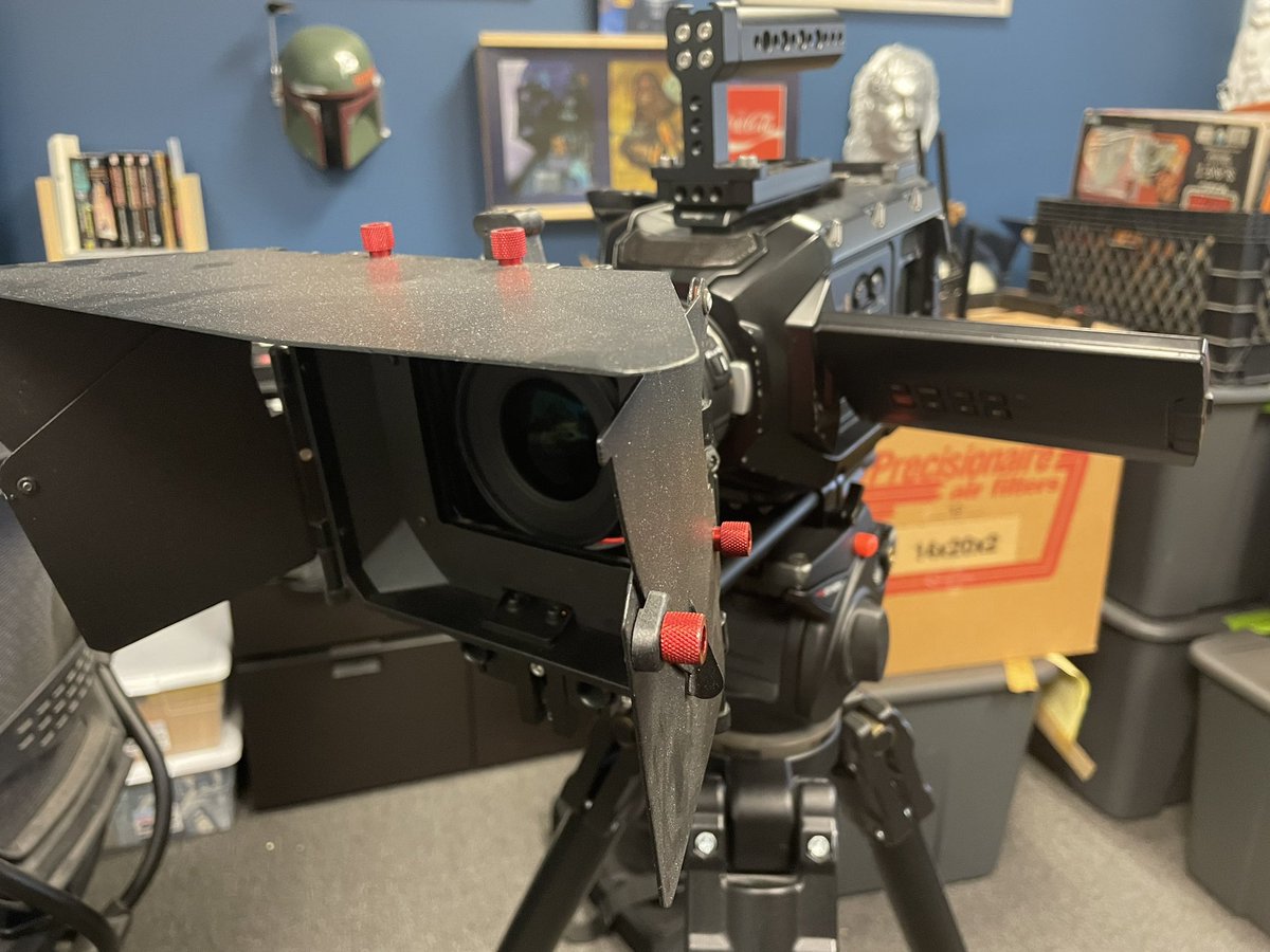 RoGazga's tweet photo. Some camera glamor shots. 🎥📹#BlackMagic #UrsaMini #Production https://t.co/7eEuxUDXYp