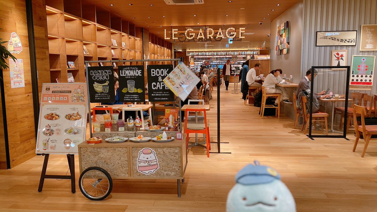 tokagechocolate's tweet image. アプラ高石のすみっコぐらしブックカフェ行ってきました😊✨
とんかつのお出迎えでした😂
コースターはとかげ当たらず🥲

#すみっコぐらし
#すみっコぐらしブックフェア
#映画すみっコぐらし