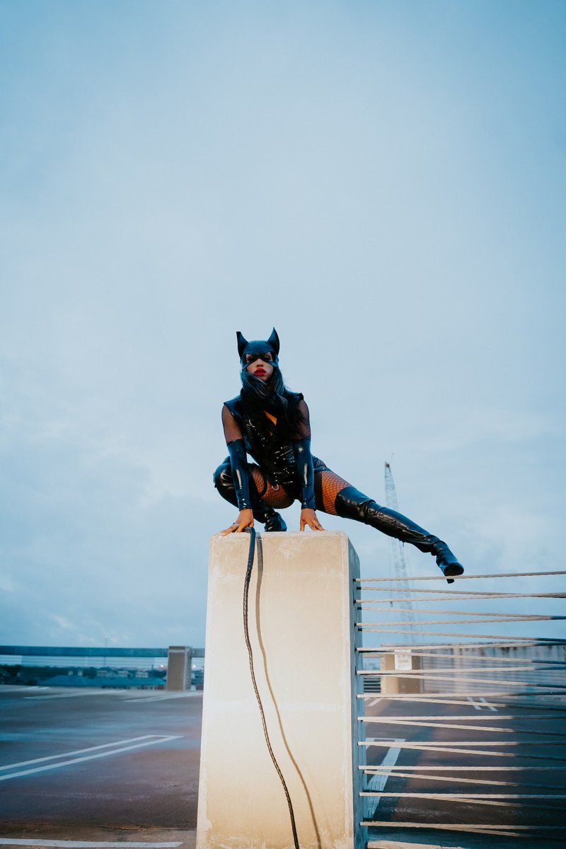 ChasidyLashay's tweet image. Paying homage to Ms @halleberry who played “Patience Phillips” in the 2004 film CatWoman. One of my favorites🖤
#Halloween2023 #halleberry #Catwoman #halloweencostume #hottieween