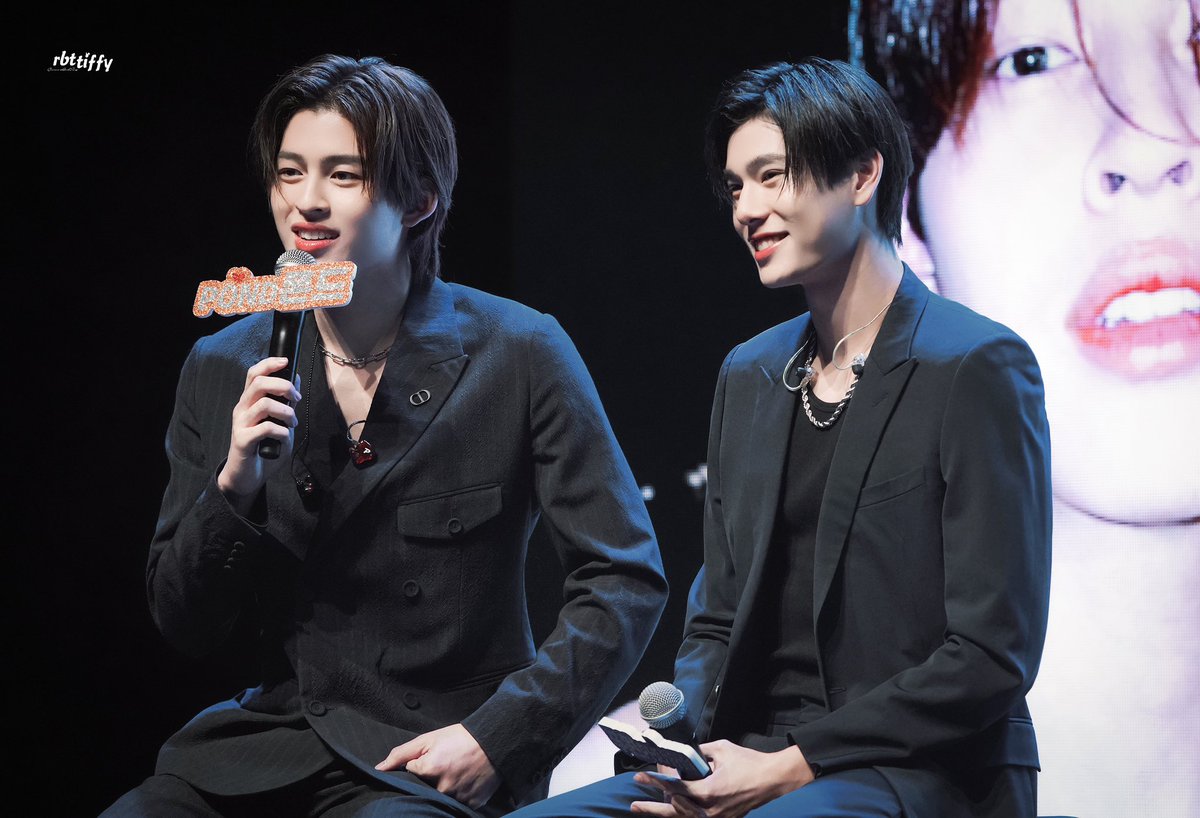 everlas_tings's tweet image. 𝟐𝟑𝟏𝟎𝟐𝟖 ₍ᐢ⸝⸝› ̫‹⸝⸝ᐢ₎ 

좋은하루💫 

#PondPhuwin
#GMMTVFANDAY6
#PPfandayxSeoul 
@ppnaravit @phuwintang