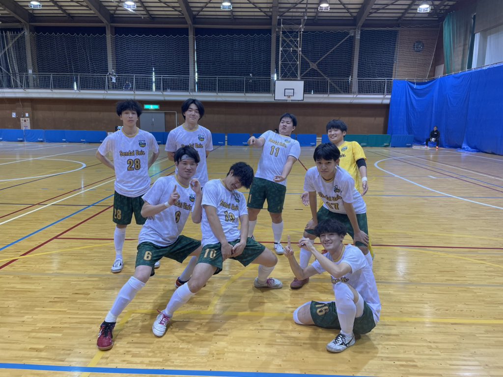 sufs_official's tweet photo. JFA第29回全日本フットサル選手権宮城県大会1回戦

会場（南郷体育館）

対（Geist Futsal Club）

前半3-0
後半2-3
結果5-3 🔥勝ち🔥

🎌得点者🎌
齊藤駿太（2）
小野蓮斗
菅原太一
伊藤亜斗夢 https://t.co/E3IgOw8tMl