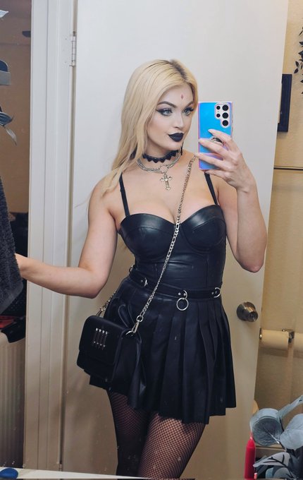 Casual Raven 🖤 https://t.co/to8ph2xby8