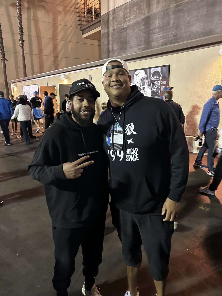 ran into the sports meme 🐐<a href="/KingJosiah54/">Josiah Johnson</a> today
