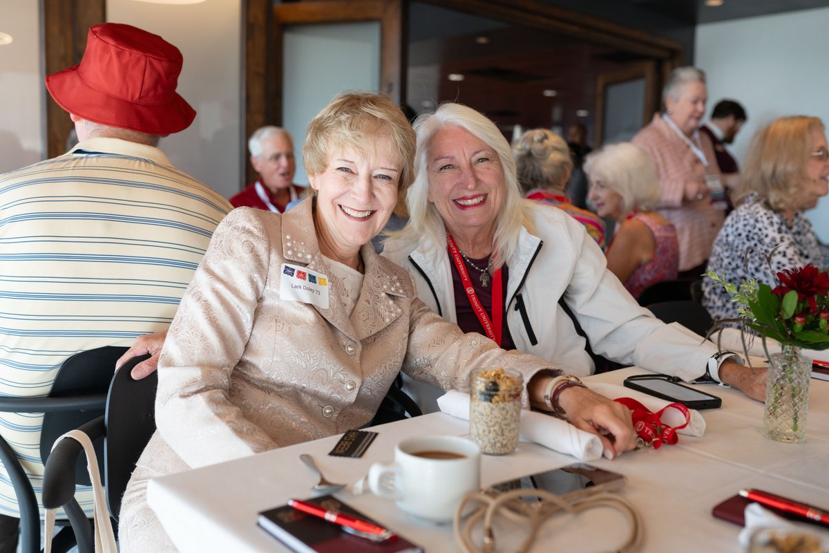 TrinityUAlumni's tweet image. It was another awesome day of #TUAlumniWeekend! Alumni showed off their #TigerPride at the tailgate and football game and deepened connections with the people and places that made their time at Trinity special while making new memories. 

#TrinityUAlumni 🐯