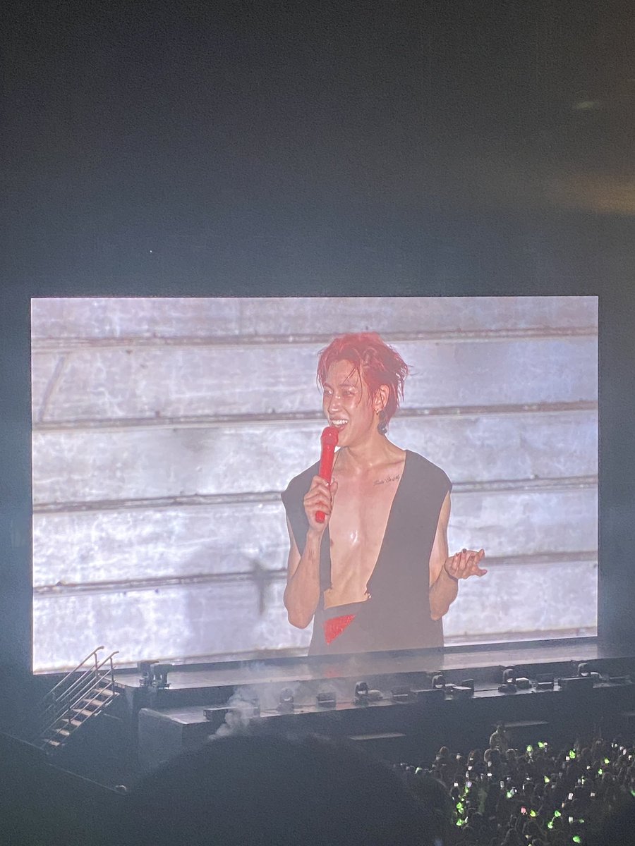 อยากมาเล่าประสบการณ์การไปดูคอนเสิร์ต ศลป เกาหลี หรือ ศลป ระดับโลก ครั้งแรก บอกเลยมันมีแต่ความประทับใจ มีแต่ความสุข ซึ้งใจแบบน้ำไหลออกตา คือน้ำตาไหลจริงจนคนข้างต้องเอาทิชชู่ให้ น้องแบมแบมใส่ใจทุกรายละเอียด ใส่ใจอากาเซ่ทุกคนจริงๆ 
#BamBamAREA52inBKKDAY1 
#BamBamAREA52inBKK 
#BamBam