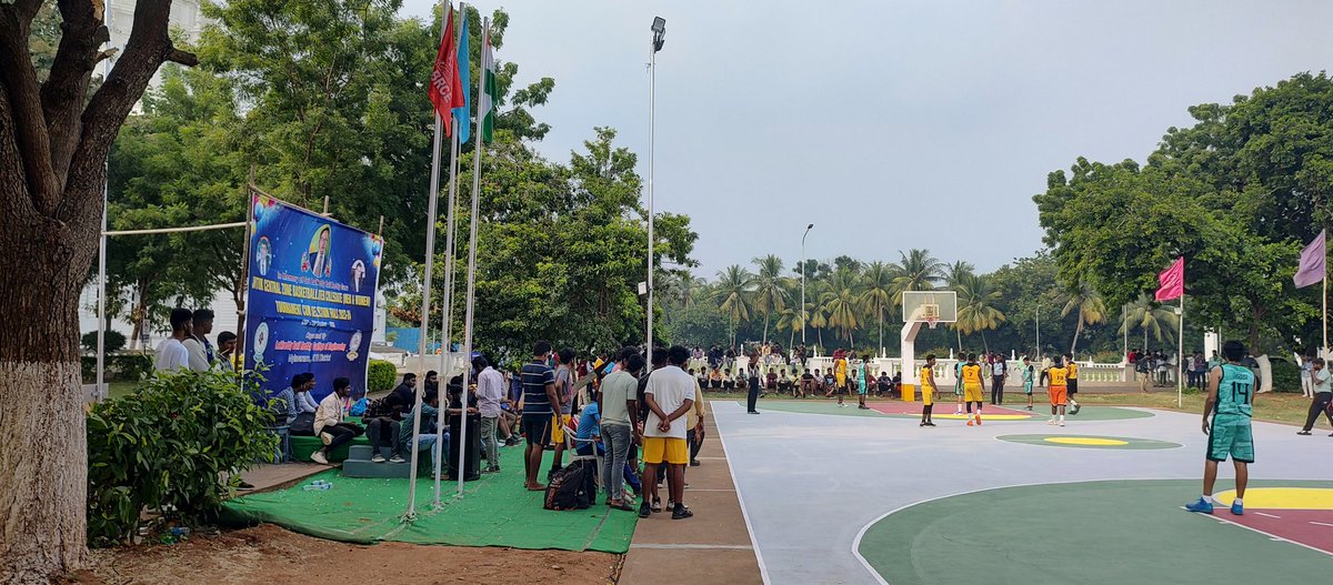 LBRCE1's tweet photo. JNTUK Central Zone Basketball Tournament 2023-24 has been conducted successfully at #lbrce. 216 students with 13 Boys Teams &amp; 5 Girls Teams participated. Dr G .P Raju, Secretary, JNTUK ICT, President Sri G Srinivasa Reddy, Principal Dr K Appa Rao, Dr N V Raj Kumar participated. https://t.co/SFsOlt6bLk
