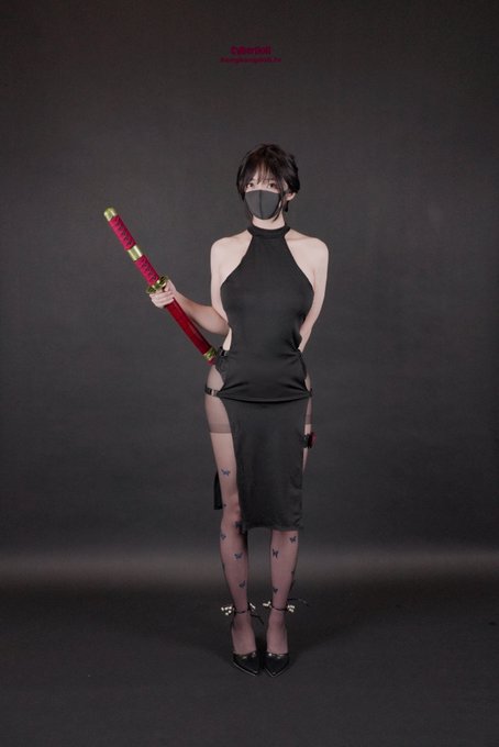 1 or 2?? ( 2 is what happens when you treat me to candy 🎃 https://t.co/XVjZdDQS40