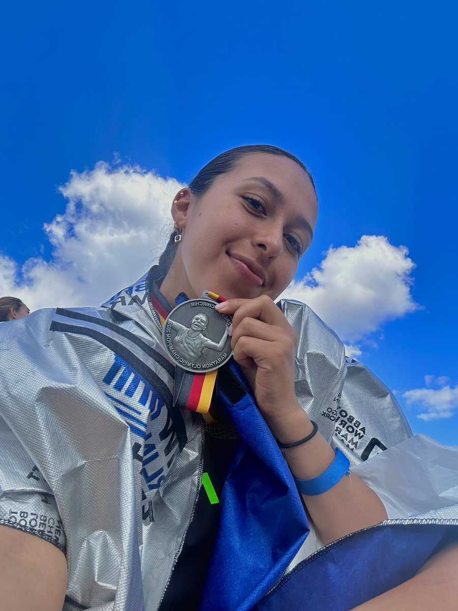 karimemat's tweet photo. El peinado intacto después de correr un maratón https://t.co/0AI73CLwo0