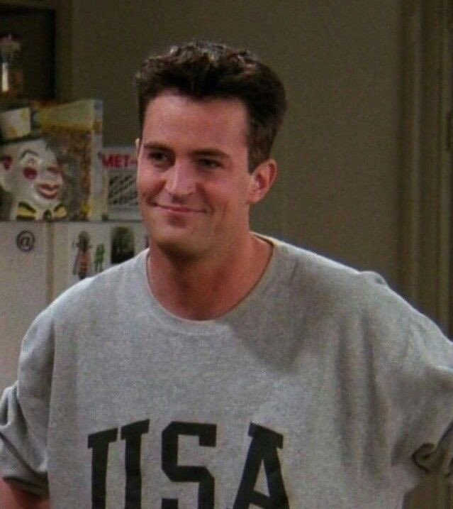 Sono sconvolta, non mi sarei mai aspettata di svegliarmi e trovare una notizia del genere. Grazie Matthew Perry per averci regalato uno dei personaggi migliori della tv, se Chandler era così speciale è solo perché in lui c’era un po’ di te.
Riposa in pace 🕊️❤️🙏🏻