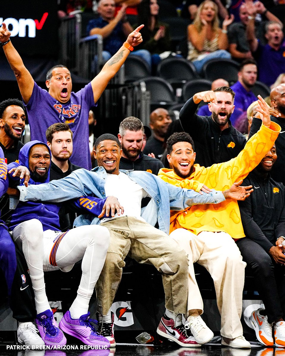 SportsCenter (@sportscenter) on Twitter photo Watanabe's bucket had the Suns HYPED 🤣
Who had the best reaction? (📸: <a href="/pjbreenphoto/">Patrick Breen 🌵</a>) Watanabe's bucket had the Suns HYPED 🤣
Who had the best reaction? (📸: <a href="/pjbreenphoto/">Patrick Breen 🌵</a>)