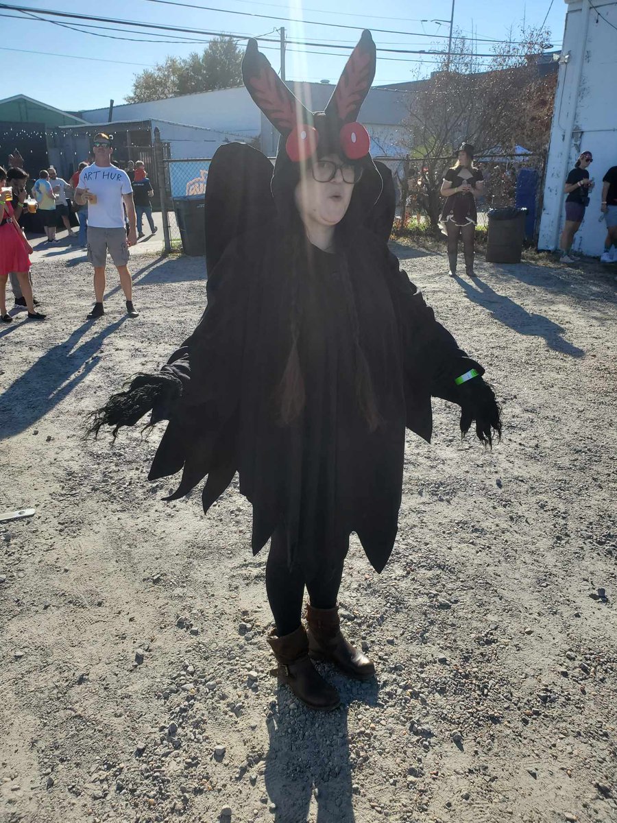 heyitsmeshaunna's tweet photo. i was mothman for halloween and Ally was The Pricemaster https://t.co/RstNzjTgyf