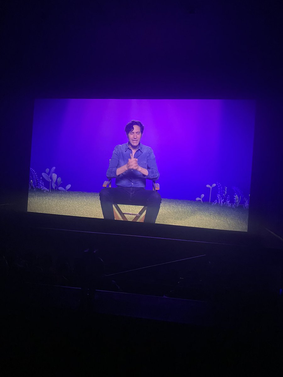 karinarzd's tweet photo. Y heme viendo #Trolls3 por este flaco @bennyibarra ahí llamado Ramon, claro fui a llevar a mi hijo jajajaj 🙈 https://t.co/MehAimoqCP