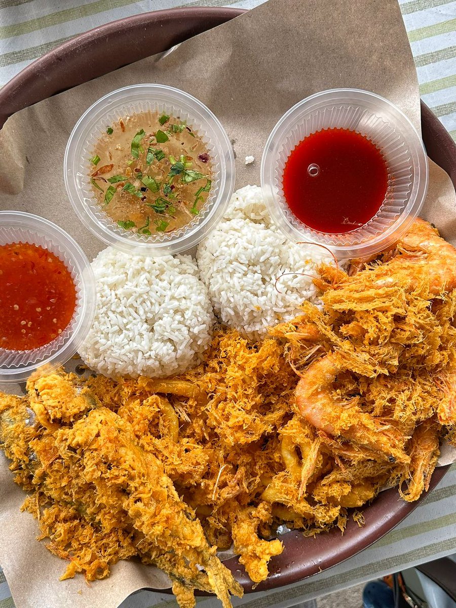 jllmisai's tweet photo. Pakcik dah tahu kedai makan viral teruk ni dia jual nasi lemak lauk selambak Udang hanya RM15 sahaja dekat Tokbah celup tepung, Rawang!

Menu killer dekat sini Nasi Lemak Kukus Sotong Selambak penuh 1 pinggan tau. 

Rugi lah siapa tak try.. https://t.co/FIhDE03soF