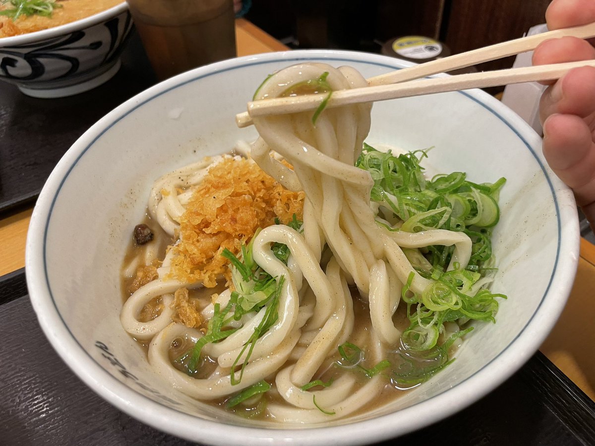 Pkobochannel's tweet photo. 煮干しうどん

うーん、うどんの口できたらこれは違うかな！
にぼらーとしては好きな出汁だけど

てか、瀬戸うどんて初めて入ったけど、ゼンショーなんかい！ゼンショーで全国5店舗だけだから力は入れてないのかな？

#瀬戸うどん https://t.co/jCZ9mUHjZn