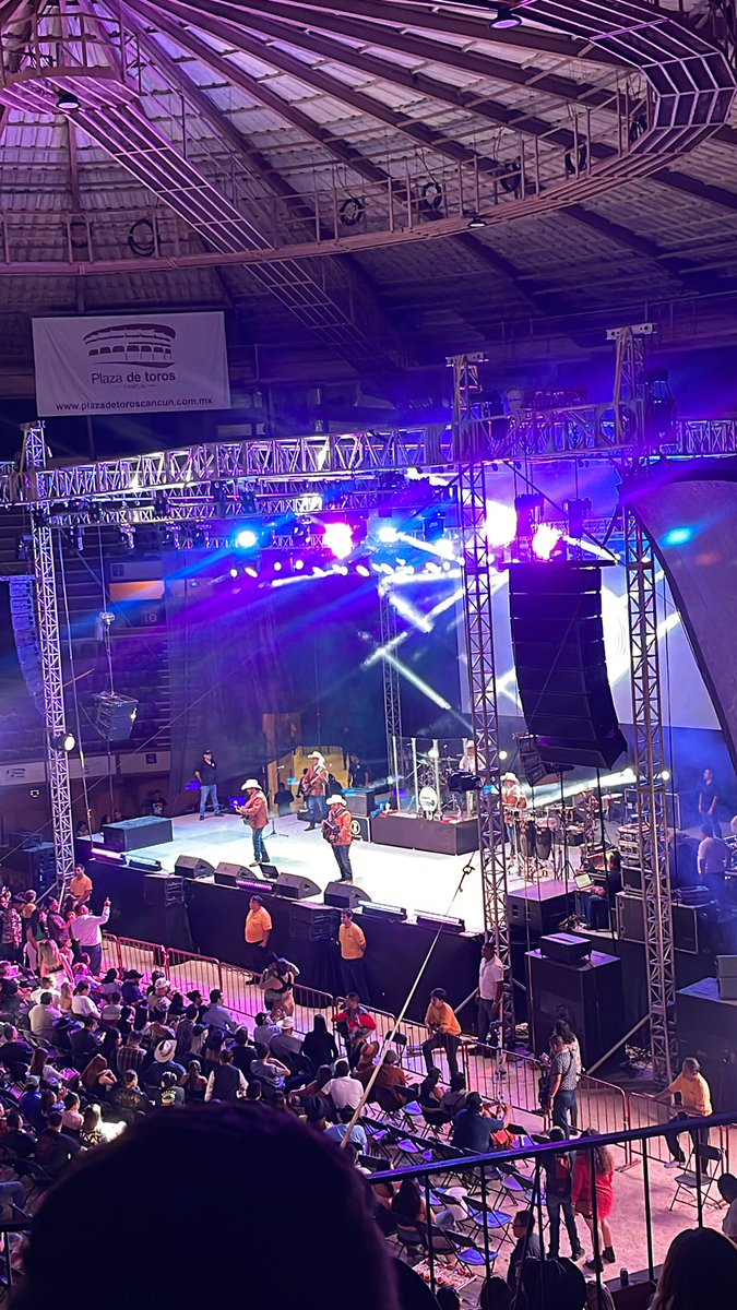 deltapatron's tweet photo. @grupo_pesado disfrutando el concierto en Cancún con @soycresta !! https://t.co/S0JtuEiUkh