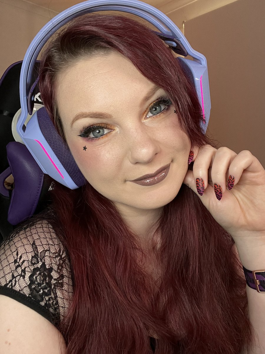 Day 2 of fundraising for <a href="/GamersOutreach/">Gamers Outreach</a> with <a href="/TheSkellySquad/">Skelly Squad for Gamers Outreach</a>, we’re playing Wylde Flowers thanks to <a href="/StudioDrydock/">Wylde Society & Wylde Flowers 🌸</a>!

We’ve got a copy of the game to give away too… 👀

Live now on Twitch! (Link in replies 🥰)