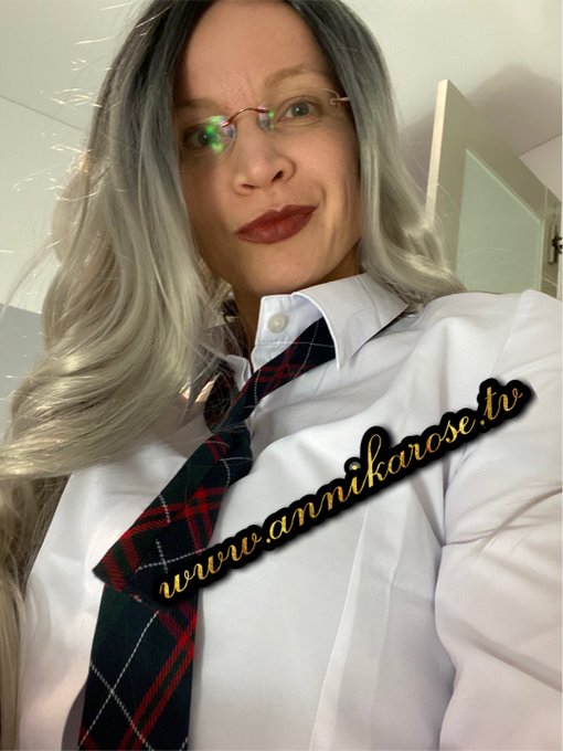 sch&ouml;nen Sonntag! heute bin ich mittags vor der #Cam online. schau mal rein und &auml;u&szlig;ere deine W&uuml;nsche!<a href="/tag/cam"class="tags"><span>#cam</span></a>