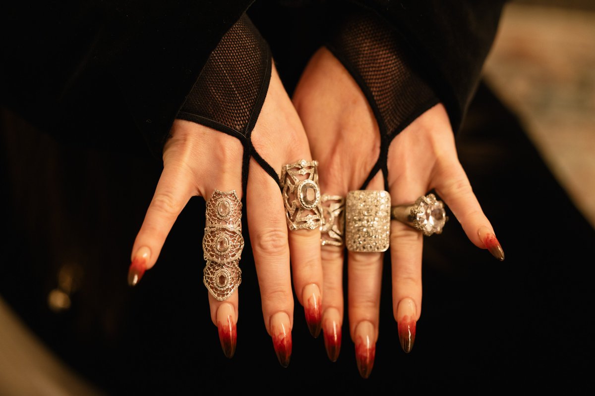 Adele's tweet image. Weekend 33