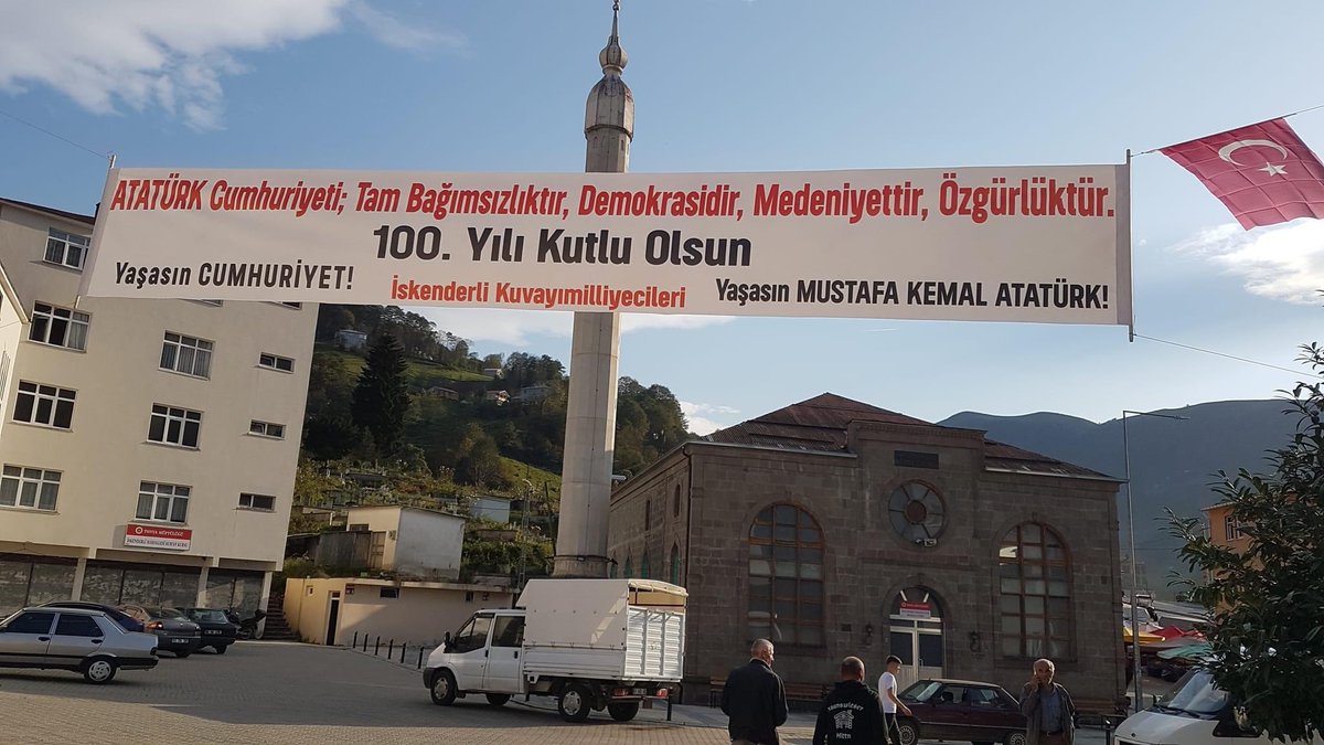 Mayamız, kökümüz, köyümüz Tonya-İskenderli meydanından Cumhuriyet’in 100. yılı manzarası.