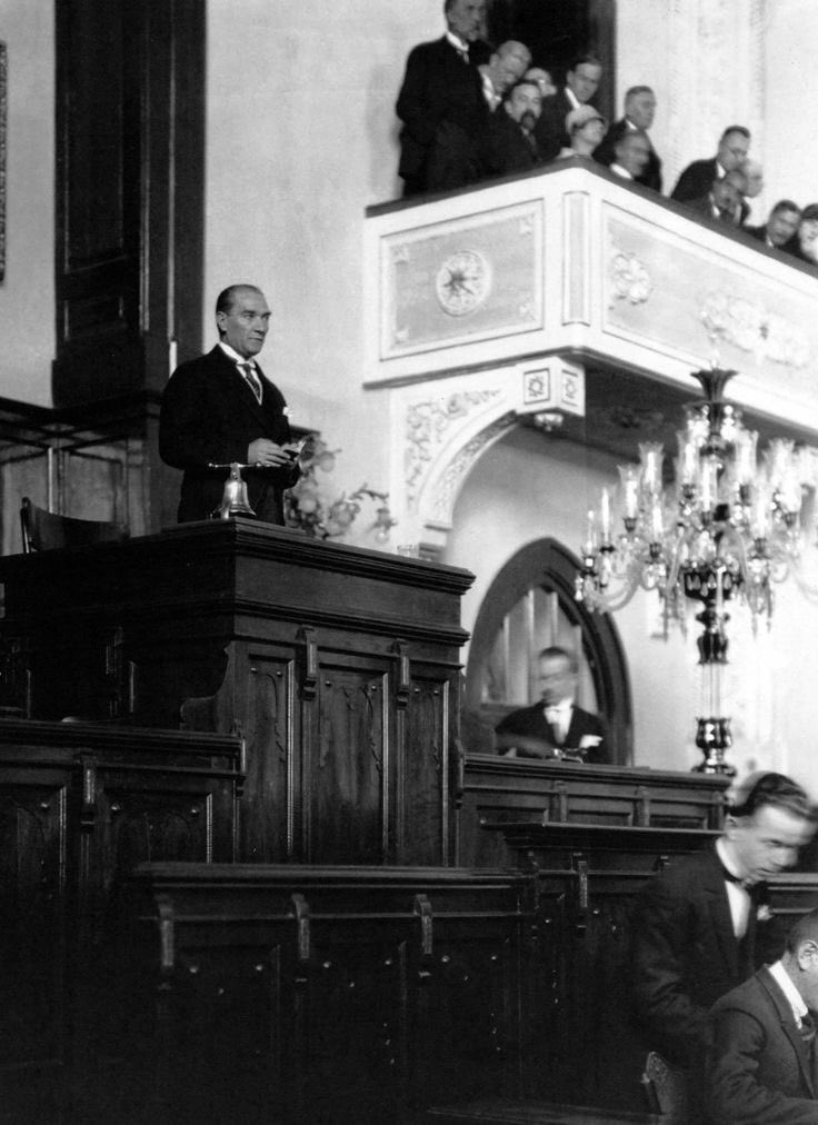 Ey yükselen yeni nesil! İstikbal sizindir. Cumhuriyeti biz kurduk, onu devam ettirecek sizlersiniz.♾🇹🇷🤍 

Yaşasın cumhuriyet !🫶🏻

#Cumhuriyetimizin100YılıKutluOlsun