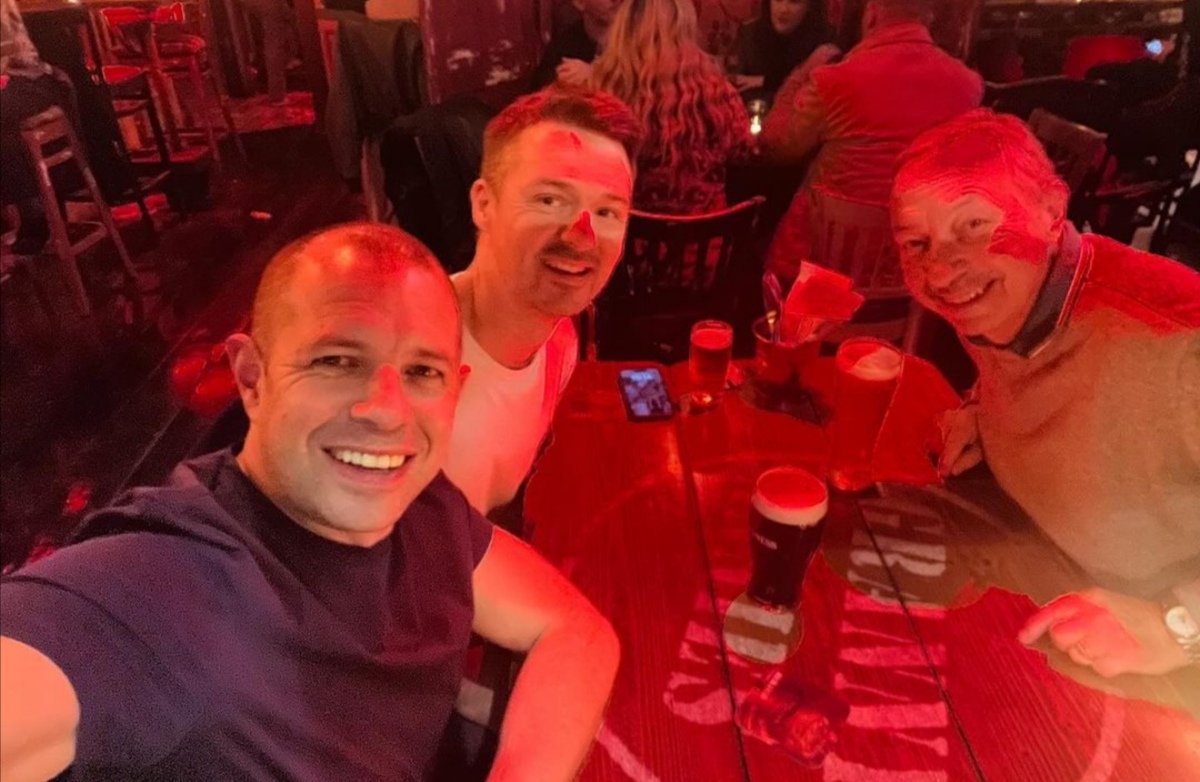 Belfast, Barry with dad and Michael Holt 🍻
#snooker #NIOpen
📷 Barry Hawkins