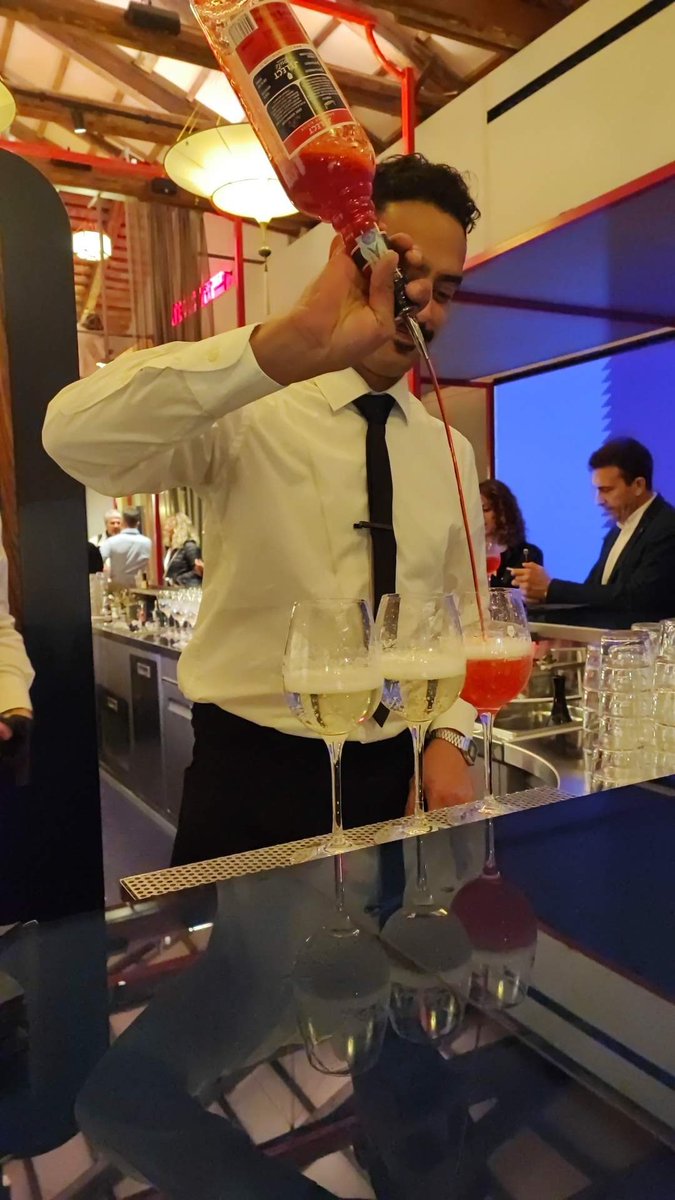 Another great event last night for @Venice Cocktail Week  thanks to Select Aperitivo  at their beautiful location Ca' Select in Cannaregio!

#VeniceCocktailWeek #vcw23 #venice #venezia #selectaperitivo #mixology #cocktails