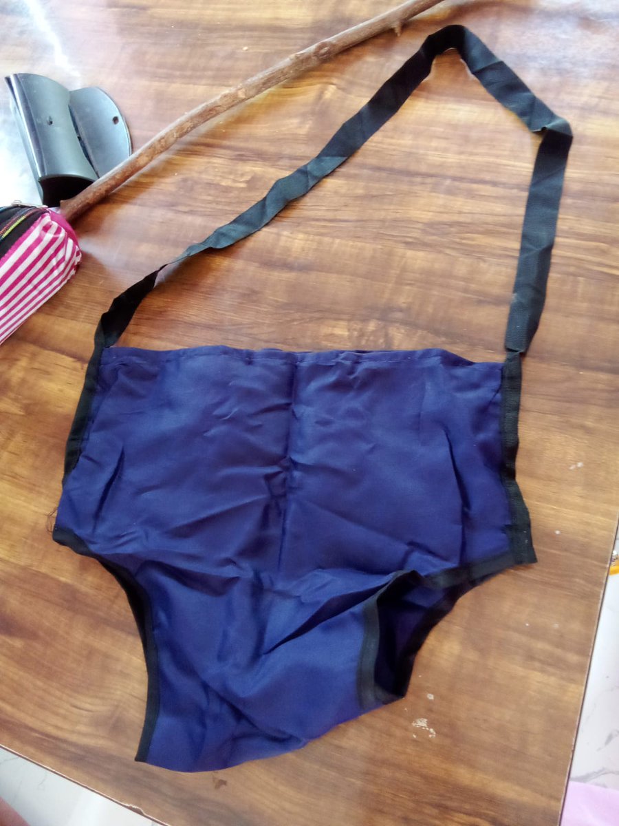 Since 2018, ASHA/AW in #Nandurbar, Maharashtra's most #malnourished area, hv bn scrambling for weighing scales. The new scales are too small for kids above 3, so AWs sew larger slings from home clothes to hang the kids for weighing; ASHA yet to get scales.
indianexpress.com/article/cities…