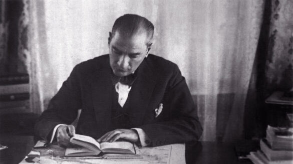 Mustafa Kemal Atatürk’ün Anadolu halklarıyla birlikte destansı bir mücadale sonunda kurduğu laik Türkiye Cumhuriyeti 100 yaşında. İlerici  bir ülke hayaliyle yaşayan tüm vatandaşlara kutlu olsun 💐