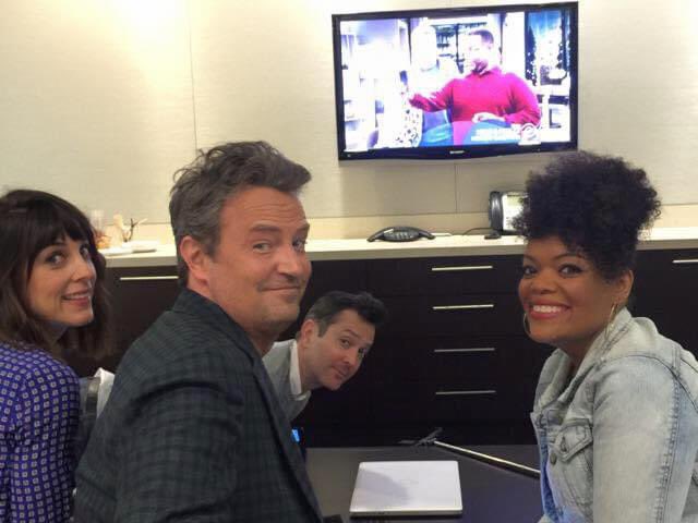 rachiarelli's tweet photo. Working with @MatthewPerry was the first time in my career I ever thought to myself, “I made it” and I worshipped every second of it. Hollywood lost a bit of its sparkle today and I’m heartbroken.

Thanks for all the laughs, Matty. You lit up the world.

#friends #matthewperry https://t.co/LY8tggcX4u