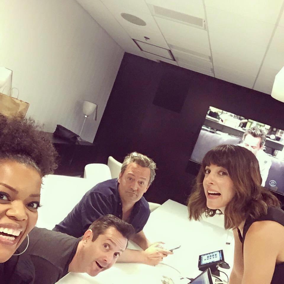 rachiarelli's tweet photo. Working with @MatthewPerry was the first time in my career I ever thought to myself, “I made it” and I worshipped every second of it. Hollywood lost a bit of its sparkle today and I’m heartbroken.

Thanks for all the laughs, Matty. You lit up the world.

#friends #matthewperry https://t.co/LY8tggcX4u