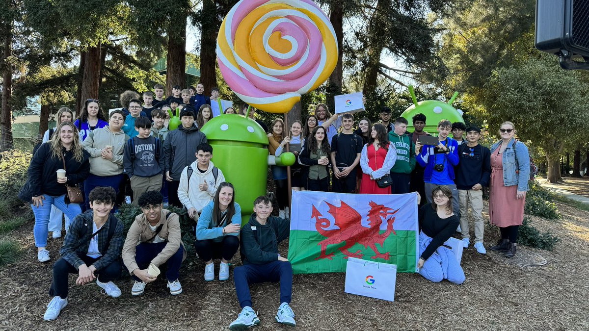sjhsnewport's tweet photo. San Fran Day two was a fully packed adventure! Computer History Museum followed by Google Plex, Apple ‘Mothership’ and Bubba Gump at Pier 39. The highlight though was travelling the famous cable car up Lombard Street…a big life experience tick for the whole group! https://t.co/6iL6MSCGkc