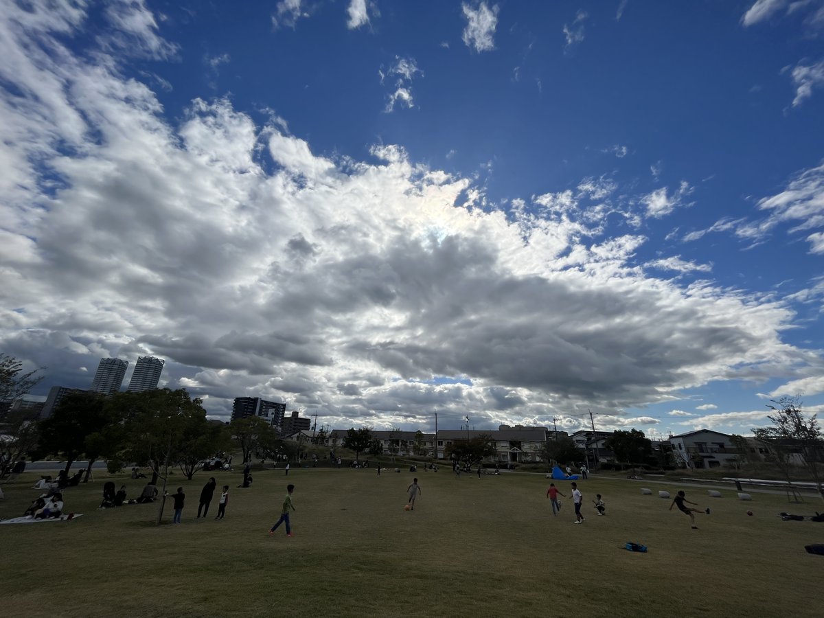 SheepathPark's tweet photo. 今日は、Bousai Fes～！

かっこいい車、いっぱい！
松井一郎氏、南出市長、忠岡町長も
来てくれたで～！

体験ブースでは、、、
簡易トイレを作ってみて、
完成したときの～、この笑顔！

防災のことを学んで、
いざという時に備えようなぁ！🐑

#BousaiFes
#シーパスパーク https://t.co/A6fVTSxznt