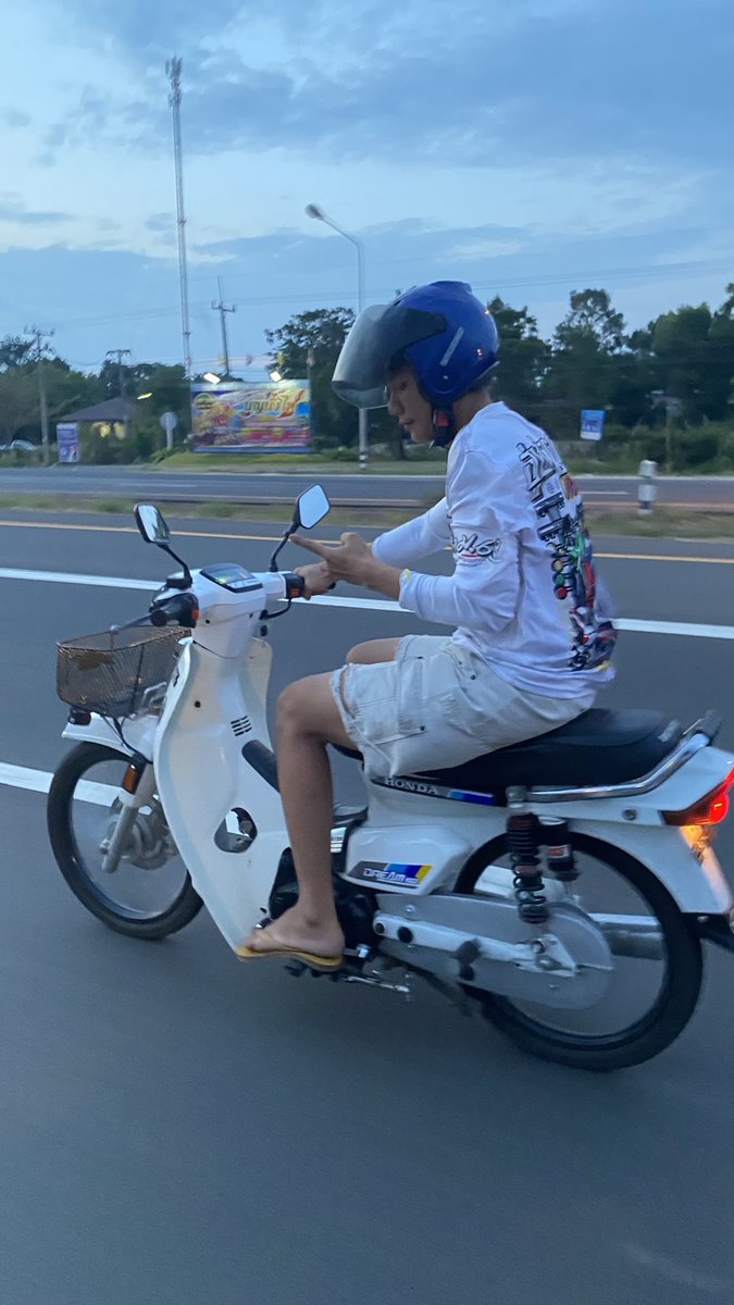 MNopi150's tweet photo. เป็นผู้ชายขายน้ำครับ น้ำสมุนไพร
กระท่อมก็ดี/กัญชาก็มี ของดีส่ะด้วย
ผมทำให้คุณยิ้มไม่ได้ แต่กัญชาผมไม่แน่
☮️ Organic farm Abu Dhabi420☮️ 🇹🇭🇹🇭🇹🇭Buriram Thailand 🇹🇭🇹🇭🇹🇭
#บุรีรัมย์หวานเจี๊ยบ #บุรีรัมย์ในเมือง https://t.co/wiUoMK8esw